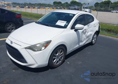 2018 Toyota Yaris Ia из США, поврежденный, VIN 3MYDLBYV2JY300619